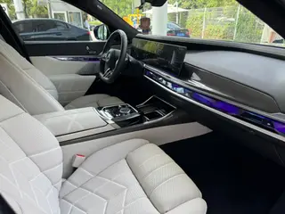 BMW i7 2023 M70L xDrive intérieur photo 15 BMW i7 2023 M70L xDrive intérieur photo 15