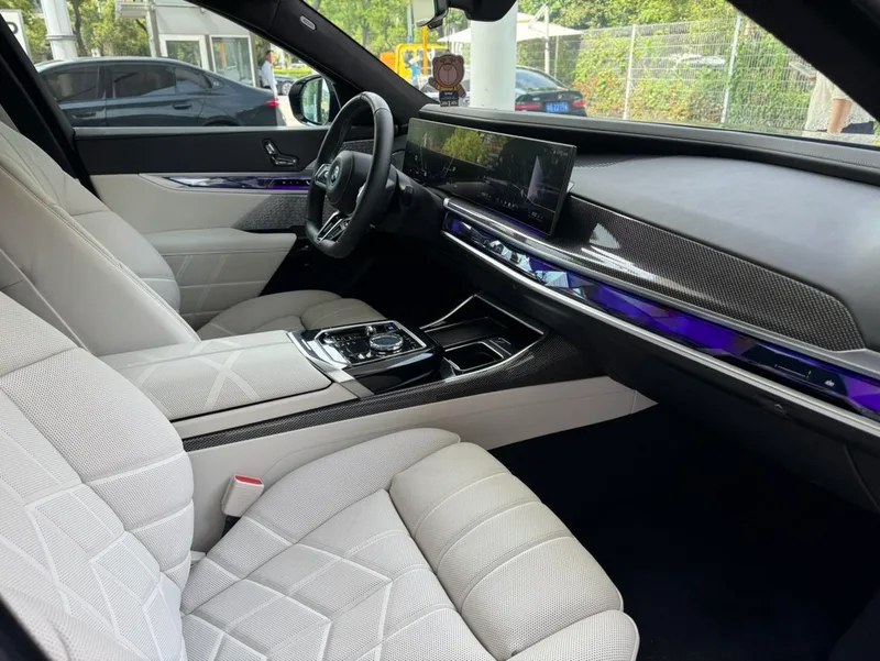 BMW i7 2023 M70L xDrive intérieur photo 15 BMW i7 2023 M70L xDrive intérieur photo 15