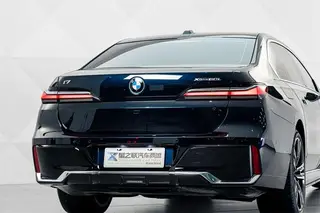 BMW i7 2023 xDrive60L M Conjunto deportivo exterior foto 7 BMW i7 2023 xDrive60L M Conjunto deportivo exterior foto 7