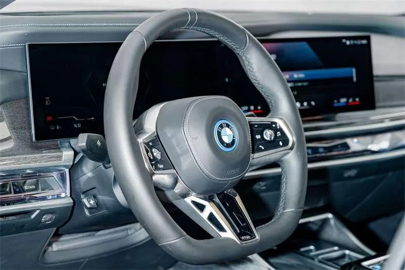BMW i7 2023 xDrive60L M Conjunto deportivo exterior foto 9 BMW i7 2023 xDrive60L M Conjunto deportivo exterior foto 9