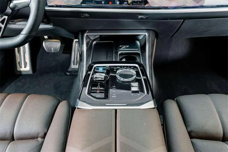 BMW i7 2023 xDrive60L M Conjunto deportivo interior foto 15 BMW i7 2023 xDrive60L M Conjunto deportivo interior foto 15