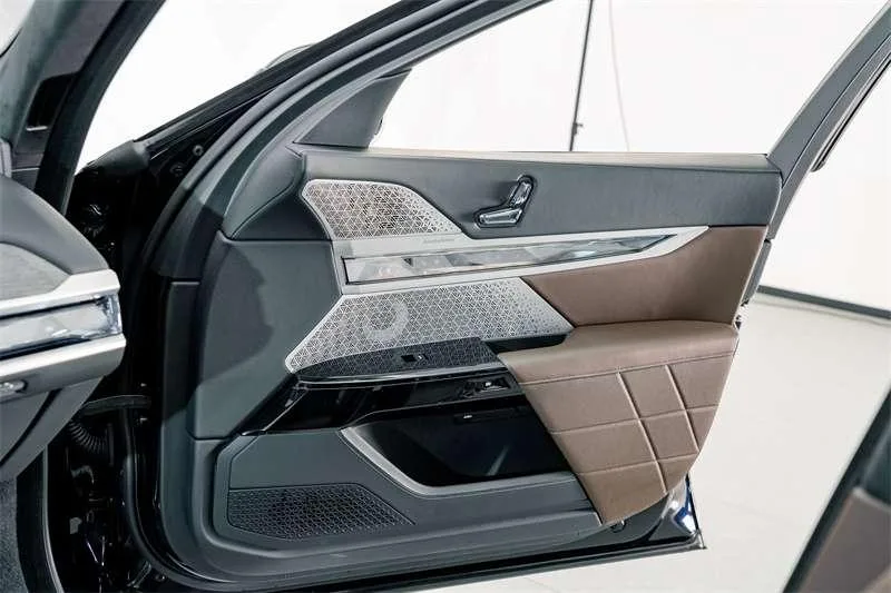 BMW i7 2023 xDrive60L M Conjunto deportivo interior foto 17 BMW i7 2023 xDrive60L M Conjunto deportivo interior foto 17