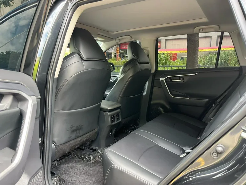 Toyota Wildlander 2023 2.0L Полный привод, люкс PLUS Версия интерьер фото 9