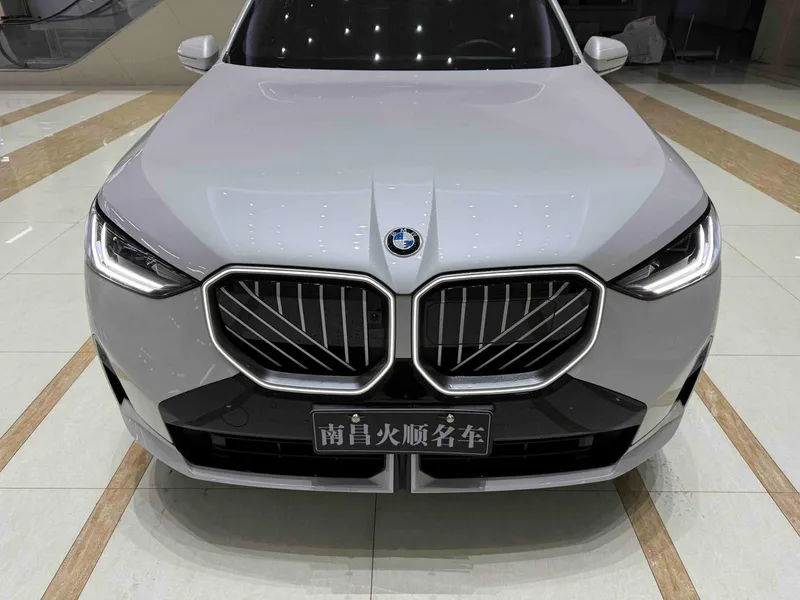 BMW X3 2025 xDrive30L Leader M Ensemble de sport extérieur photo 3 BMW X3 2025 xDrive30L Leader M Ensemble de sport extérieur photo 3