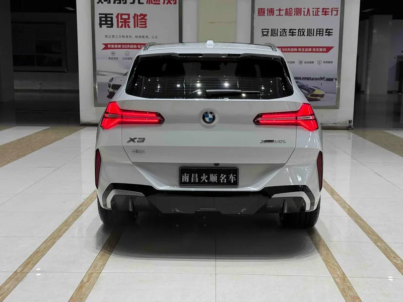 BMW X3 2025 xDrive30L Leader M Ensemble de sport extérieur photo 7 BMW X3 2025 xDrive30L Leader M Ensemble de sport extérieur photo 7