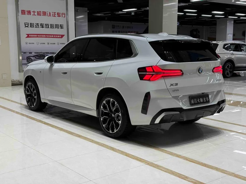 BMW X3 2025 xDrive30L Leader M Ensemble de sport extérieur photo 8 BMW X3 2025 xDrive30L Leader M Ensemble de sport extérieur photo 8