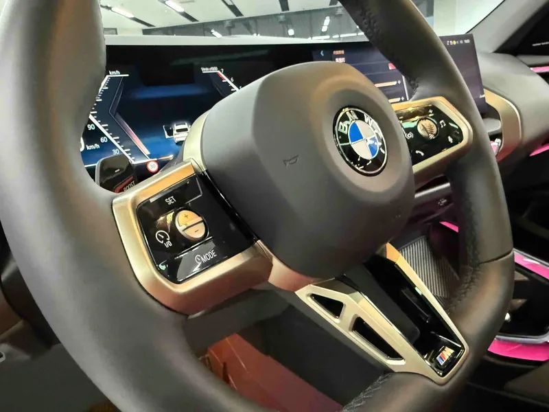 BMW X3 2025 xDrive30L Leader M Ensemble de sport intérieur photo 13 BMW X3 2025 xDrive30L Leader M Ensemble de sport intérieur photo 13