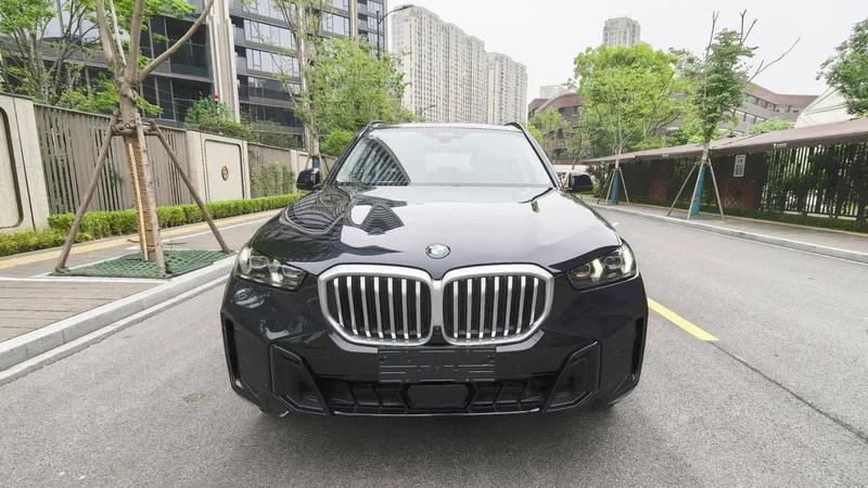 BMW X5 2025 xDrive30Li Type de luxe M Set de nuit de sport extérieur photo 2 BMW X5 2025 xDrive30Li Type de luxe M Set de nuit de sport extérieur photo 2