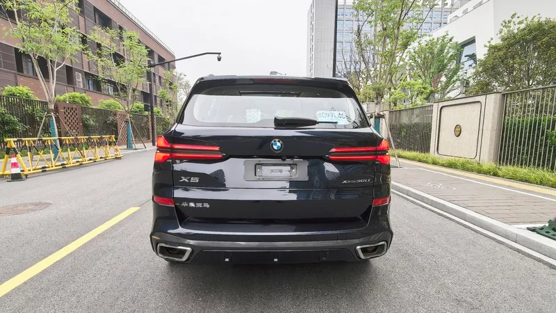 BMW X5 2025 xDrive30Li Type de luxe M Set de nuit de sport extérieur photo 6 BMW X5 2025 xDrive30Li Type de luxe M Set de nuit de sport extérieur photo 6