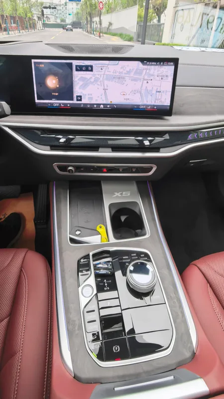 BMW X5 2025 xDrive30Li Type de luxe M Set de nuit de sport intérieur photo 15 BMW X5 2025 xDrive30Li Type de luxe M Set de nuit de sport intérieur photo 15