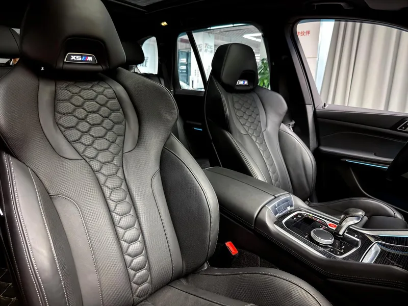 BMW X5 M 2023 X5 M Thunder Edition interior photo 13 BMW X5 M 2023 X5 M Thunder Edition interior photo 13