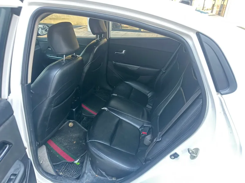 Kia K2 2015 Three-box 1.4L MT GLS interior photo 7 Kia K2 2015 Three-box 1.4L MT GLS interior photo 7