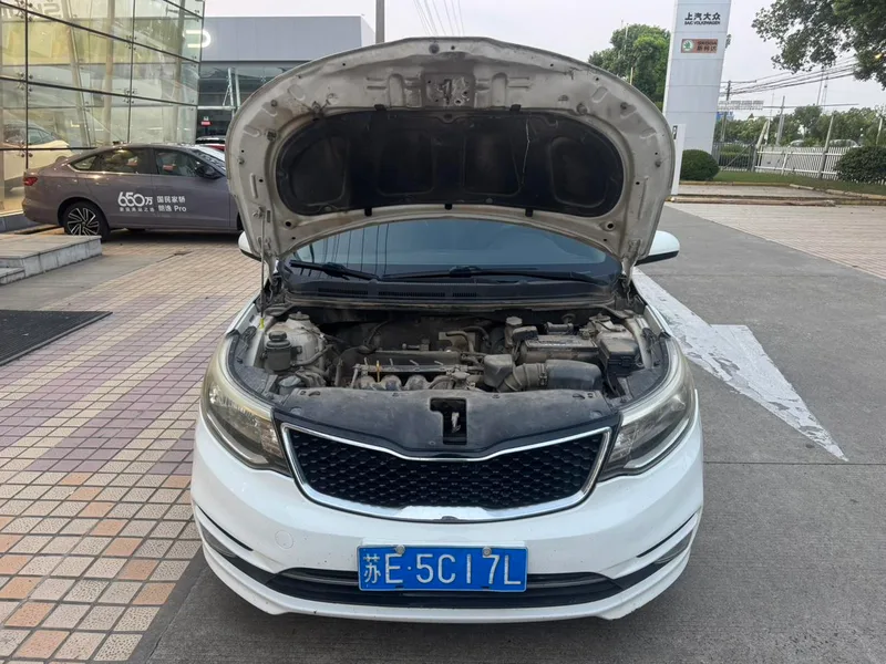 Kia K2 2015 Three-box 1.4L MT GLS interior photo 10 Kia K2 2015 Three-box 1.4L MT GLS interior photo 10