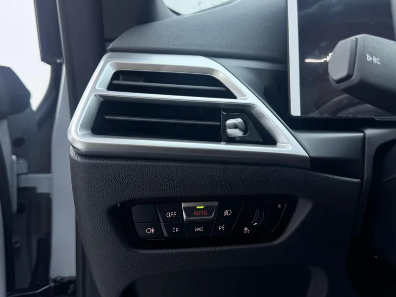 BMW 4 Series 2024 430i Convertible M Sports Night Suit interior photo 17 BMW 4 Series 2024 430i Convertible M Sports Night Suit interior photo 17