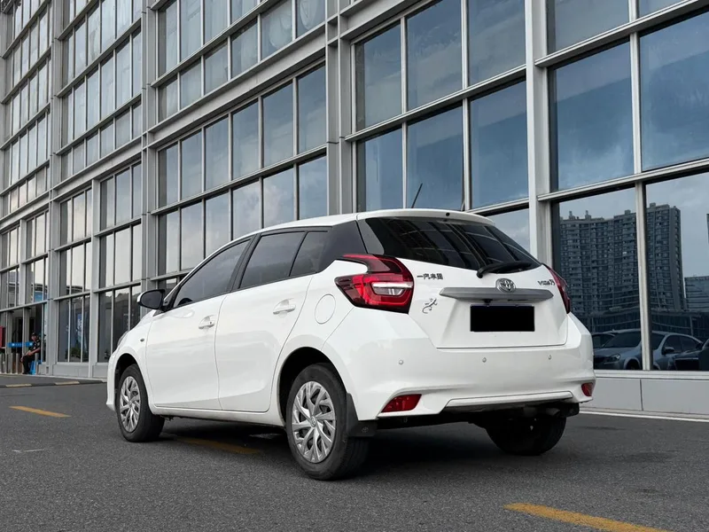 Toyota Vios FS 2022 1.5L CVT Фэн Чи CARE Версия экстерьер фото 4 Toyota Vios FS 2022 1.5L CVT Фэн Чи CARE Версия экстерьер фото 4