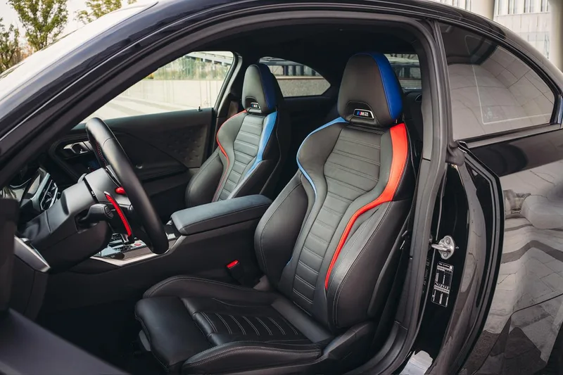 BMW M2 2023 M2 Coupé interior foto 14 BMW M2 2023 M2 Coupé interior foto 14