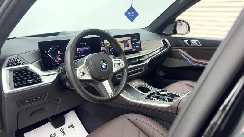 BMW X5 2023 xDrive40Li M Sports Night Suit interior photo 12 BMW X5 2023 xDrive40Li M Sports Night Suit interior photo 12