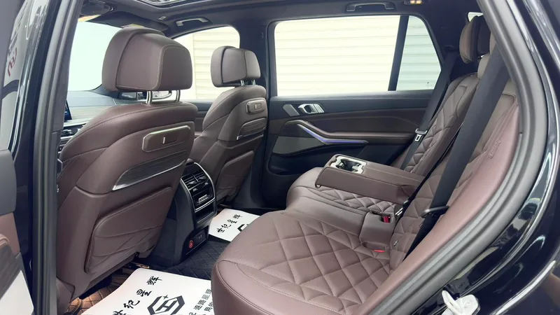 BMW X5 2023 xDrive40Li M Sports Night Suit interior photo 13 BMW X5 2023 xDrive40Li M Sports Night Suit interior photo 13