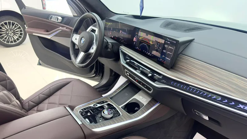 BMW X5 2023 xDrive40Li M Sports Night Suit interior photo 15 BMW X5 2023 xDrive40Li M Sports Night Suit interior photo 15