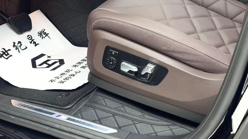 BMW X5 2023 xDrive40Li M Sports Night Suit interior photo 18 BMW X5 2023 xDrive40Li M Sports Night Suit interior photo 18