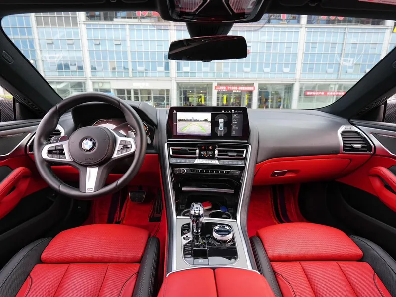 BMW 8 Series 2022 840i Купе M Спортивный костюм интерьер фото 8 BMW 8 Series 2022 840i Купе M Спортивный костюм интерьер фото 8