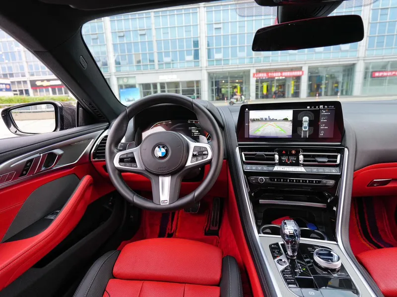 BMW 8 Series 2022 840i Купе M Спортивный костюм интерьер фото 9 BMW 8 Series 2022 840i Купе M Спортивный костюм интерьер фото 9