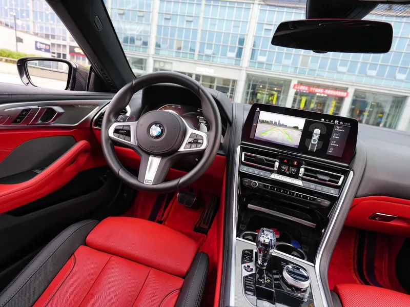 BMW 8 Series 2022 840i Купе M Спортивный костюм интерьер фото 10 BMW 8 Series 2022 840i Купе M Спортивный костюм интерьер фото 10
