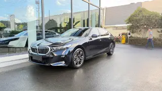 BMW 5 Series 2025 525Li M Conjunto deportivo