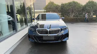 BMW 5 Series 2025 525Li M Conjunto deportivo exterior foto 3 BMW 5 Series 2025 525Li M Conjunto deportivo exterior foto 3
