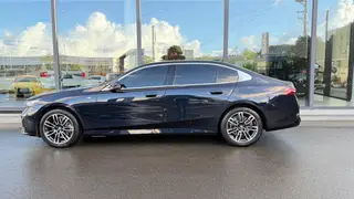 BMW 5 Series 2025 525Li M Conjunto deportivo exterior foto 5 BMW 5 Series 2025 525Li M Conjunto deportivo exterior foto 5