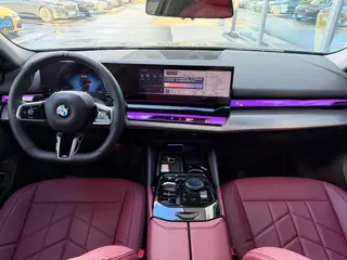 BMW 5 Series 2025 525Li M Conjunto deportivo interior foto 8 BMW 5 Series 2025 525Li M Conjunto deportivo interior foto 8