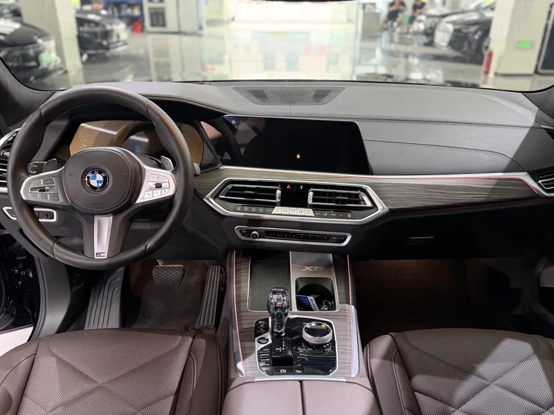 BMW X5 2022 Reforma xDrive 40Li M Conjunto deportivo interior foto 10 BMW X5 2022 Reforma xDrive 40Li M Conjunto deportivo interior foto 10