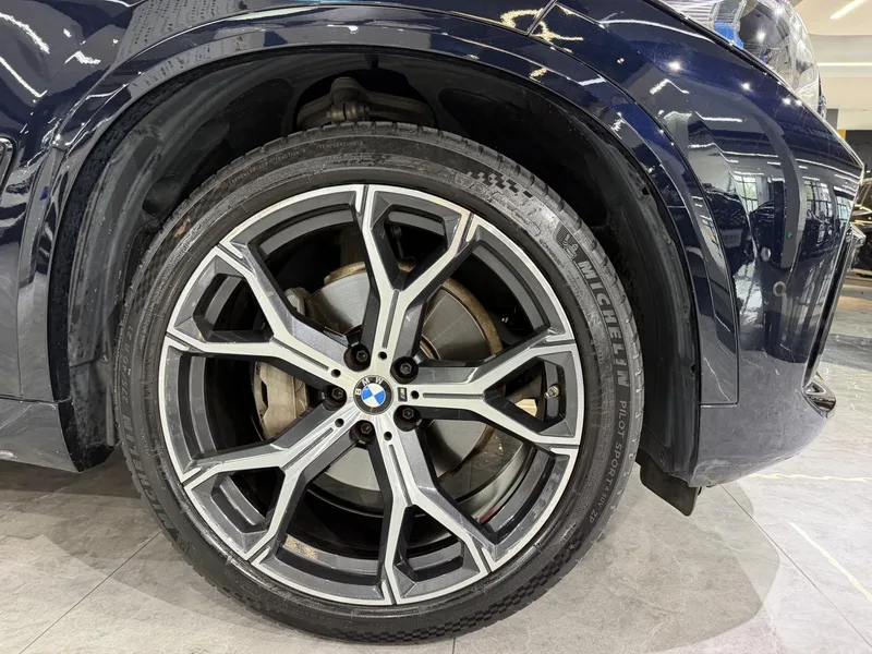 BMW X5 2022 Reforma xDrive 40Li M Conjunto deportivo interior foto 15 BMW X5 2022 Reforma xDrive 40Li M Conjunto deportivo interior foto 15
