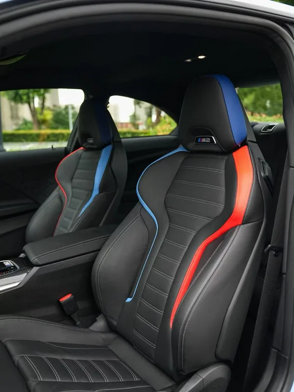 BMW M2 2024 M2 Coupé intérieur photo 8 BMW M2 2024 M2 Coupé intérieur photo 8