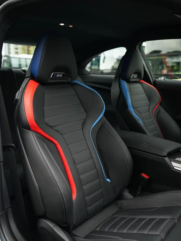 BMW M2 2024 M2 Coupé intérieur photo 9 BMW M2 2024 M2 Coupé intérieur photo 9