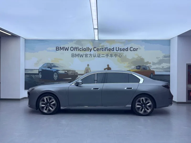 BMW i7 2023 xDrive60L Luxury Set exterior photo 3 BMW i7 2023 xDrive60L Luxury Set exterior photo 3
