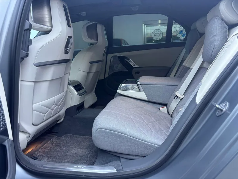 BMW i7 2023 xDrive60L Luxury Set interior photo 10 BMW i7 2023 xDrive60L Luxury Set interior photo 10