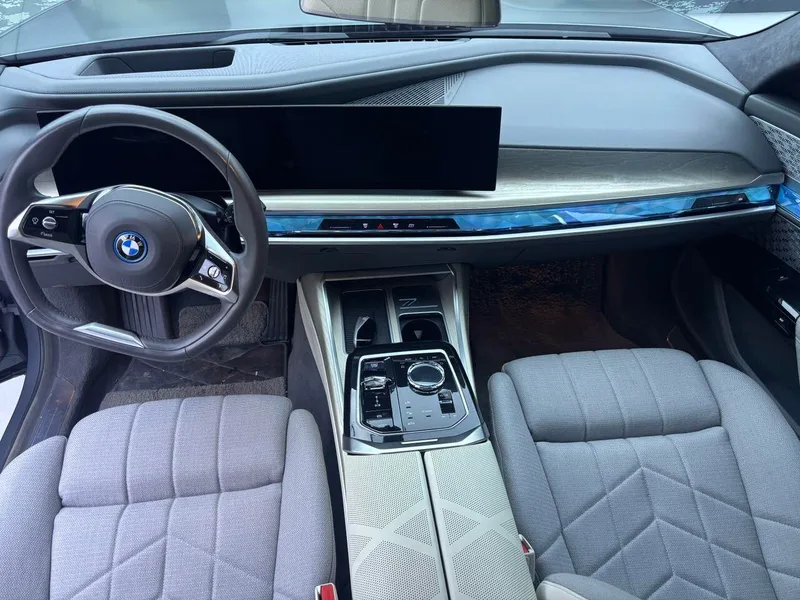 BMW i7 2023 xDrive60L Luxury Set interior photo 12 BMW i7 2023 xDrive60L Luxury Set interior photo 12
