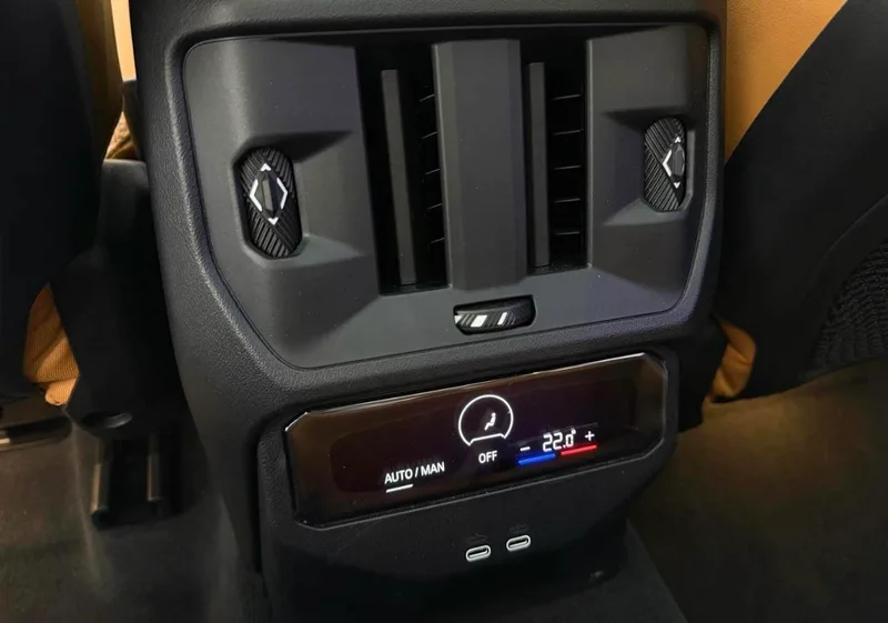 BMW X3 2025 M50 interior photo 14 BMW X3 2025 M50 interior photo 14