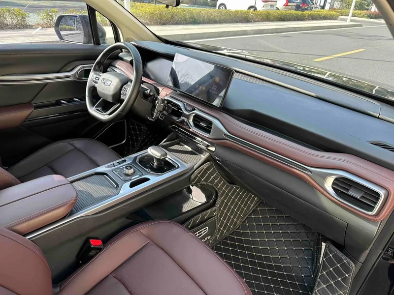 Geely Okavango 2022 1.8TD DCT De lujo interior foto 9 Geely Okavango 2022 1.8TD DCT De lujo interior foto 9