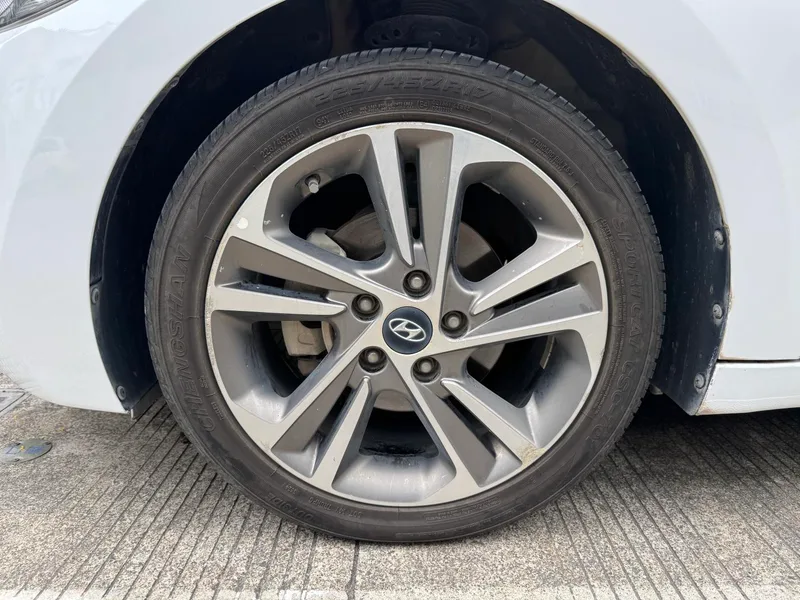 Hyundai Elantra Lingdong 2016 1.6L Auto Zhixuan Flagship exterior photo 6 Hyundai Elantra Lingdong 2016 1.6L Auto Zhixuan Flagship exterior photo 6