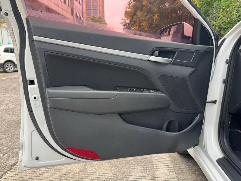 Hyundai Elantra Lingdong 2016 1.6L Auto Zhixuan Flagship exterior photo 7 Hyundai Elantra Lingdong 2016 1.6L Auto Zhixuan Flagship exterior photo 7