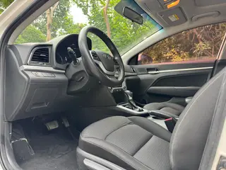 Hyundai Elantra Lingdong 2016 1.6L Auto Zhixuan Flagship interior photo 9 Hyundai Elantra Lingdong 2016 1.6L Auto Zhixuan Flagship interior photo 9