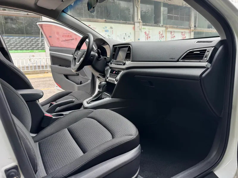 Hyundai Elantra Lingdong 2016 1.6L Auto Zhixuan Flagship interior photo 11 Hyundai Elantra Lingdong 2016 1.6L Auto Zhixuan Flagship interior photo 11