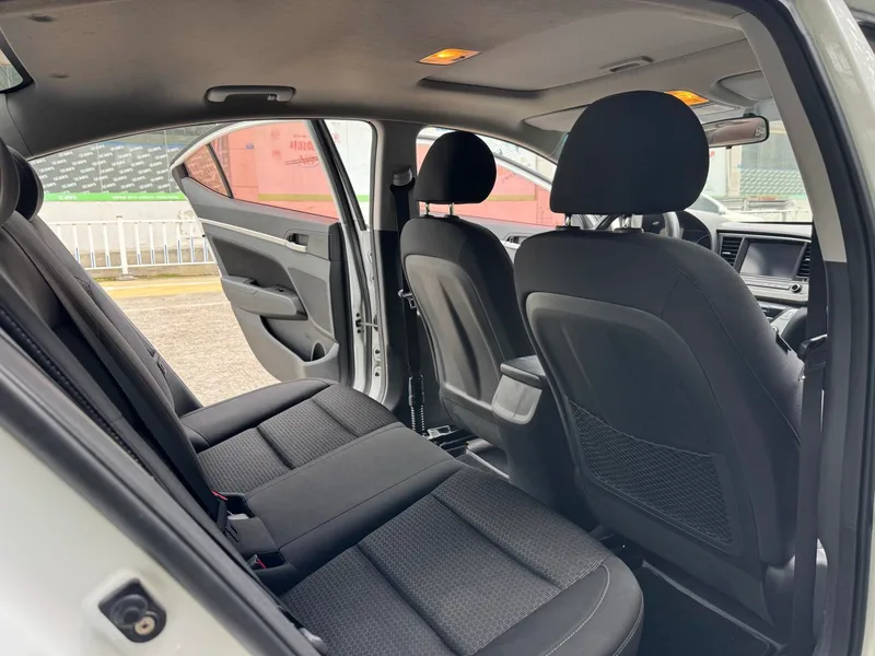 Hyundai Elantra Lingdong 2016 1.6L Auto Zhixuan Flagship interior photo 12 Hyundai Elantra Lingdong 2016 1.6L Auto Zhixuan Flagship interior photo 12