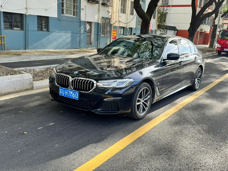 BMW 5 Series 2022 Segundo cambio 525Li M Conjunto deportivo exterior foto 1 BMW 5 Series 2022 Segundo cambio 525Li M Conjunto deportivo exterior foto 1