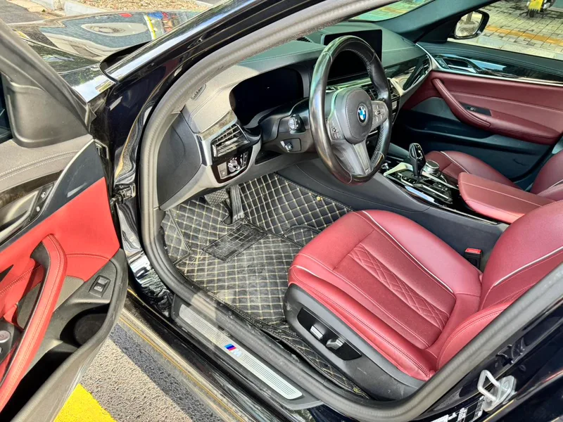 BMW 5 Series 2022 Segundo cambio 525Li M Conjunto deportivo interior foto 8 BMW 5 Series 2022 Segundo cambio 525Li M Conjunto deportivo interior foto 8