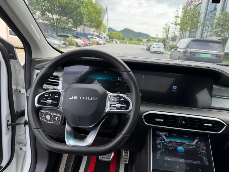 Jetour X90 PLUS 2023 2.0TD DCT Castle interior photo 9