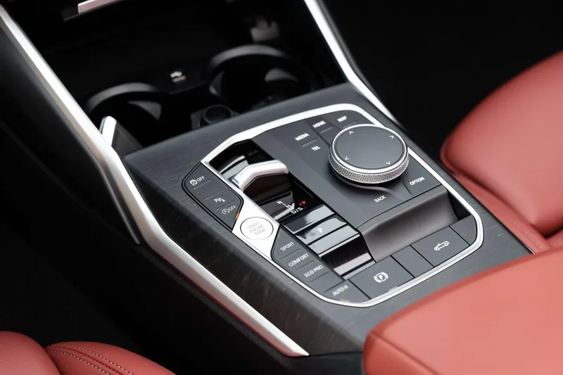 BMW 4 Series 2023 425i Convertible M Sports suit interior photo 12 BMW 4 Series 2023 425i Convertible M Sports suit interior photo 12
