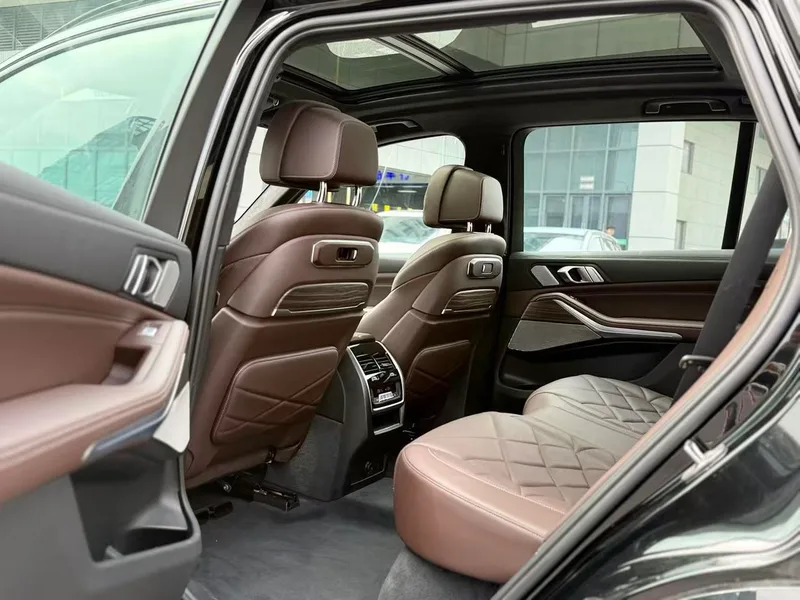 BMW X5 2025 xDrive40Li M Sports Night Suit interior photo 10 BMW X5 2025 xDrive40Li M Sports Night Suit interior photo 10